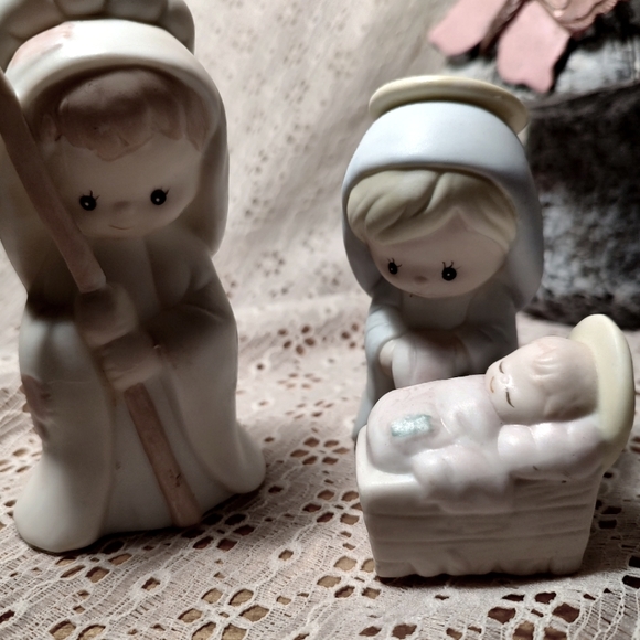 Precious Moments Nativity - Picture 2 of 6